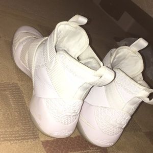Lebron soldier 17s ,